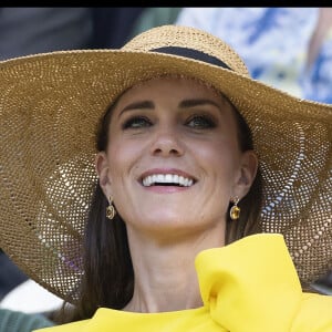 Kate Middleton, duchesse de Cambridge, regarde la finale du double masculin lors de la treizième journée des championnats de tennis de Wimbledon à Londres, au Royaume-Uni, le 09 juillet 2022. Photo par Stephen Lock / i-Images/ABACAPRESS.COM