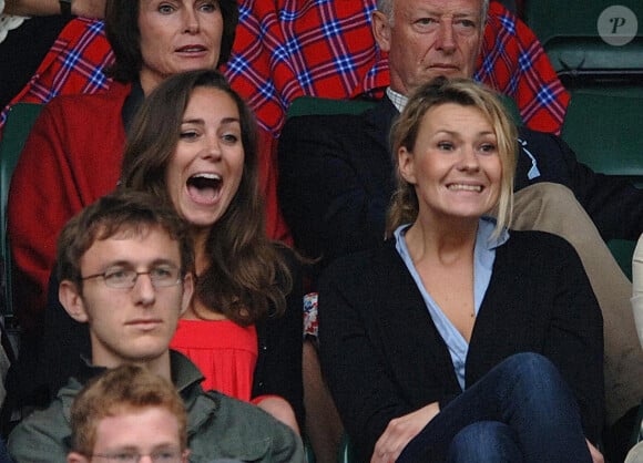 Kate Middleton (à gauche) regarde le match entre l'Espagnol Rafael Nadal et le Suédois Robin Soderling sur le Court 1 du All England Lawn Tennis Championship à Wimbledon, au Royaume-Uni, le 2 juillet 2007. Photo par Sean Dempsey/PA Photos/ABACAPRESS.COM