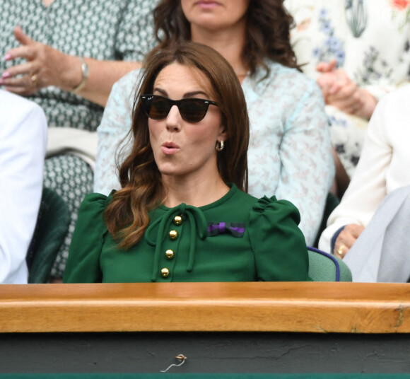 Wimbledon jour 12 La duchesse de Cambridge, la duchesse de Sussex et Pippa Matthews sur le court central avec l'ancienne championne de tennis Martina Navratilova prend un selfie dans la loge royale. Photo par The Sun/News Licensing/ABACAPRESS.COM