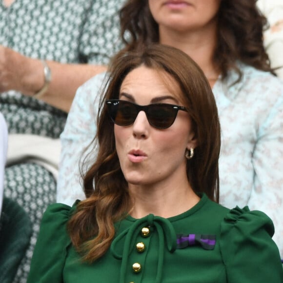 Wimbledon jour 12 La duchesse de Cambridge, la duchesse de Sussex et Pippa Matthews sur le court central avec l'ancienne championne de tennis Martina Navratilova prend un selfie dans la loge royale. Photo par The Sun/News Licensing/ABACAPRESS.COM