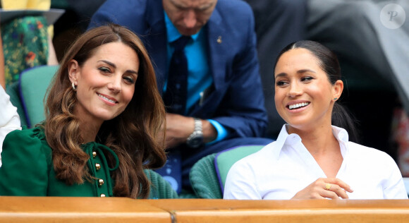 La duchesse de Cambridge et la duchesse de Sussex lors de la douzième journée des championnats de Wimbledon au All England Lawn Tennis and Croquet Club, Wimbledon. Londres, Royaume-Uni, le samedi 13 juillet 2019. Photo par Adam Davy/PA Wire/ABACAPRESS.COM