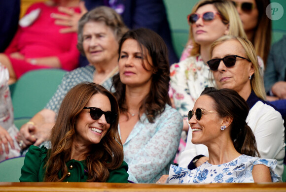 La duchesse de Cambridge (Kate Middleton) aux côtés de sa soeur Pippa Matthews dans la loge royale lors de la douzième journée des championnats de Wimbledon au All England Lawn Tennis and Croquet Club, Wimbledon, Londres, Royaume-Uni, le 14 juillet 2019. Photo par Adam Davy/PA Wire/ABACAPRESS.COM