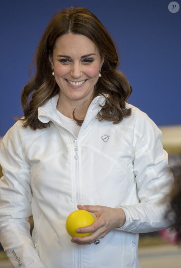 La duchesse de Cambridge assiste à l'initiative de tennis junior de Wimbledon à l'école primaire Bond à Mitcham. Londres, Royaume-Uni, le mercredi 17 janvier 2018. Photo par Arthur Edwards/The Sun/PA Wire/ABACAPRESS.COM