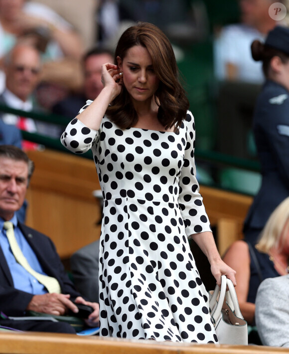 La duchesse de Cambridge dans la loge royale du Centre Court lors de la première journée des Championnats de Wimbledon au All England Lawn Tennis and Croquet Club, Wimbledon à Londres, au Royaume-Uni, le lundi 3 juillet 2017. Photo par Steven Paston/PA Wire/ABACAPRESS.COM