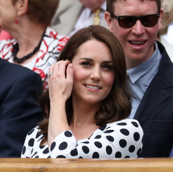 SAR la duchesse de Cambridge apprécie le tennis dans la loge royale lors de la première journée du championnat de Wimbledon 2017, à Londres, au Royaume-Uni, le 3 juillet 2017. Photo par Hugo Philpott/UPI/ABACAPRESS.COM