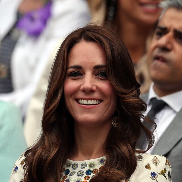 La duchesse de Cambridge lors de la treizième journée des championnats de Wimbledon au All England Lawn Tennis and Croquet Club, Wimbledon. Londres, Royaume-Uni, le dimanche 10 juillet 2016. Photo par Andy Couldridge/POOL/PA Wire/ABACAPRESS.COM