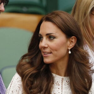 La duchesse de Cambridge arrive dans la loge royale sur le court central lors de la dixième journée des championnats de Wimbledon au All England Lawn Tennis and Croquet Club, Wimbledon. Royaume-Uni, mercredi 2 juillet 2014. Photo par Jonathan Brady/PA Wire/ABACAPRESS.COM