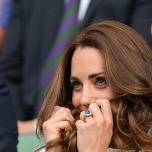 Kate, duchesse de Cambridge, lors du quart de finale masculin entre Roger Federer et Stan Wawrinka pendant la dixième journée des championnats de Wimbledon au All England Lawn Tennis and Croquet Club à Wimbledon, Londres, Royaume-Uni, le 2 juillet 2014. Photo par Peter van den Berg/Photoshot/ABACAPRESS.COM