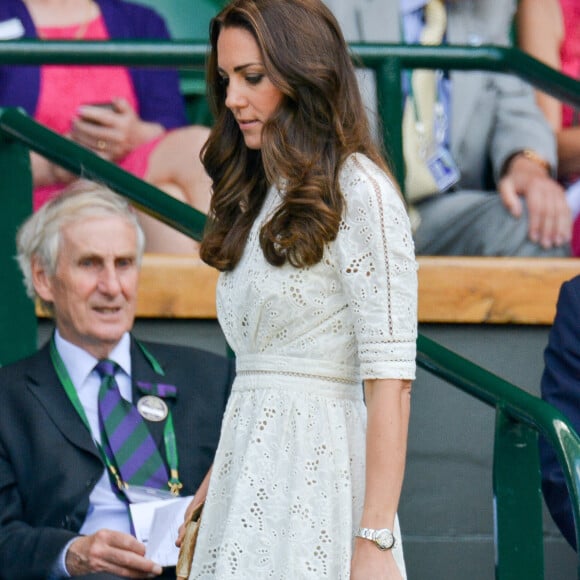 La duchesse de Cambridge, Kate Midleton, vue en train de regarder Andy Murray perdre sur le Centre Court lors de la dixième journée des Championnats de Wimbledon 2014 au All England Lawn Tennis and Croquet Club à Wimbledon, Londres, Royaume-Uni, le 2 juillet 2014. Photo par Photoshot/ABACAPRESS.COM