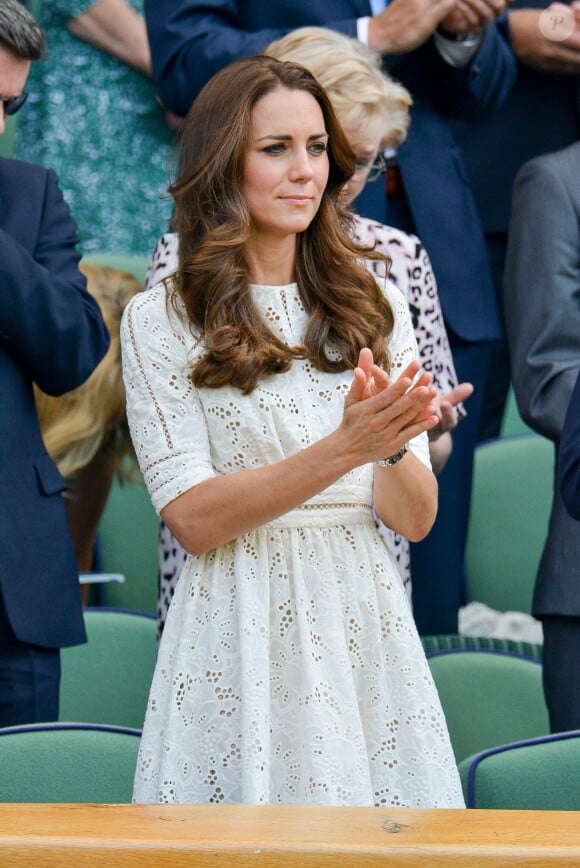 La duchesse de Cambridge, Kate Midleton, vue en train de regarder Andy Murray perdre sur le Centre Court lors de la dixième journée des Championnats de Wimbledon 2014 au All England Lawn Tennis and Croquet Club à Wimbledon, Londres, Royaume-Uni, le 2 juillet 2014. Photo par Photoshot/ABACAPRESS.COM