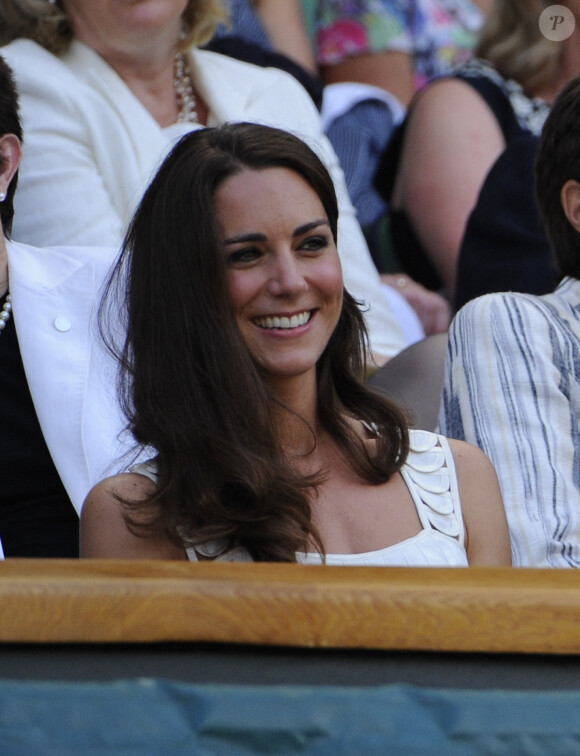 Le duc et la duchesse de Cambridge arrivent dans la loge royale sur le court central lors de la septième journée des championnats de Wimbledon 2011 au All England Lawn Tennis and Croquet Club à Wimbledon, Londres, Royaume-Uni, le 27 juin 2011. Photo par Corinne Dubreuil/ABACAPRESS.COM