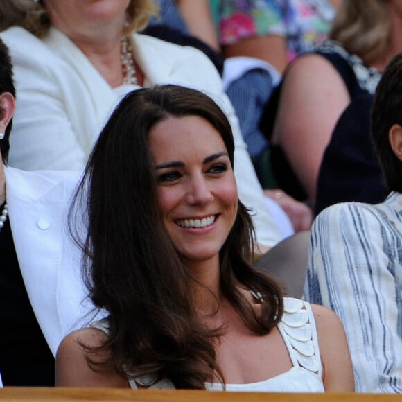 Le duc et la duchesse de Cambridge arrivent dans la loge royale sur le court central lors de la septième journée des championnats de Wimbledon 2011 au All England Lawn Tennis and Croquet Club à Wimbledon, Londres, Royaume-Uni, le 27 juin 2011. Photo par Corinne Dubreuil/ABACAPRESS.COM