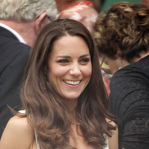 63265, LONDRES, ROYAUME-UNI - Kate Middleton, la duchesse de Cambridge et son mari le prince William applaudissent Andy Murray qui célèbre sa victoire contre le Français Richard Gasquet sur le court central de Wimbledon.