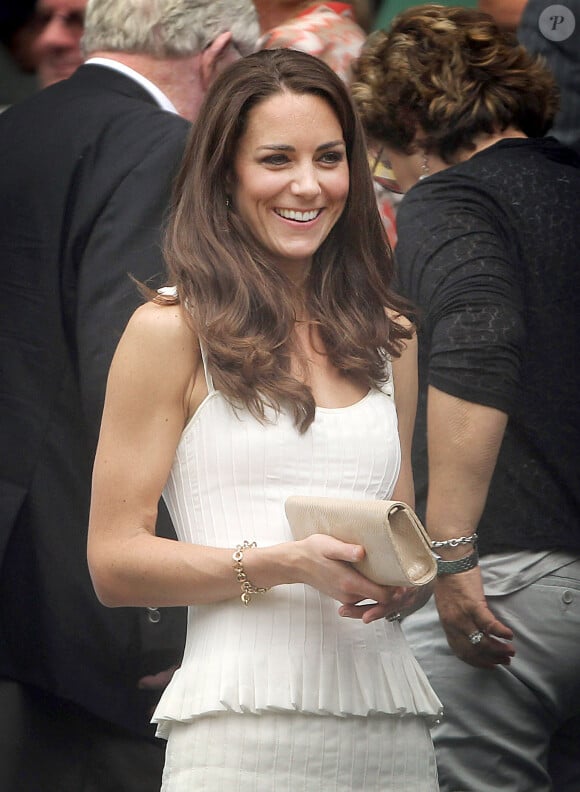 63265, LONDRES, ROYAUME-UNI - Kate Middleton, la duchesse de Cambridge et son mari le prince William applaudissent Andy Murray qui célèbre sa victoire contre le Français Richard Gasquet sur le court central de Wimbledon.