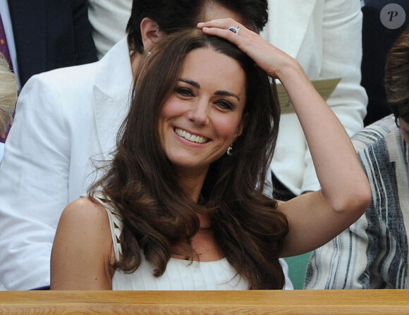 Le duc et la duchesse de Cambridge arrivent dans la loge royale sur le court central lors de la septième journée des championnats de Wimbledon 2011 au All England Lawn Tennis and Croquet Club à Wimbledon, Londres, Royaume-Uni, le 27 juin 2011. Photo par Anthony Devlin/PA Photos/ABACAPRESS.COM