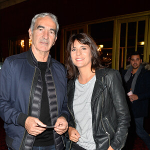 Exclusif - Raymond Domenech et sa compagne Estelle Denis - People en backstage du One-man-show de Ary Abittan sur la scène du Casino de Paris avec son spectacle "My story" à Paris le 3 novembre 2017. © Coadic Guirec/Bestimage