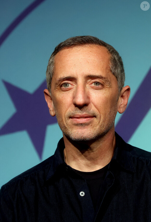 Gad Elmaleh au photocall de la cérémonie d'ouverture du 26ème festival international du film de comédie de l'Alpe d'Huez le 16 janvier 2023