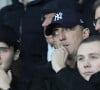 "C'est une joie immense, même au-delà de ce que je pouvais imaginer. (...) C'est beaucoup plus fort que ce que je pensais". 
Gad Elmaleh et son fils Noé au match de football PSG - Lille au Parc des Princes à Paris, le 2 novembre 2018