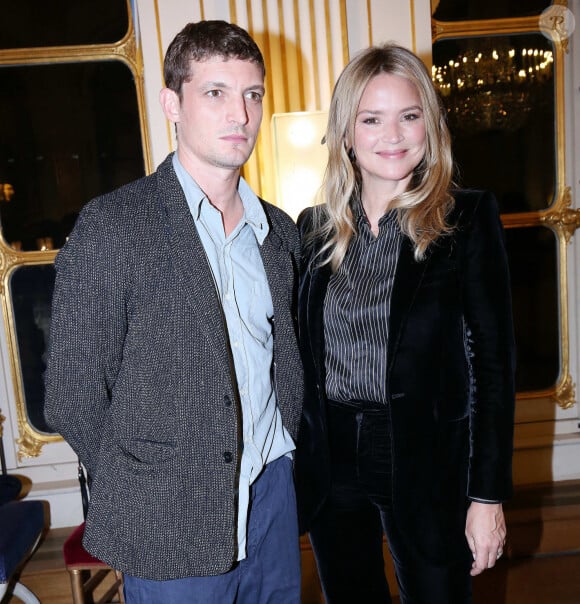 Virginie Efira, avec son compagnon Niels Schneider reçoit le French Cinema Award lors d'une cérémonie au ministère de La Culture à Paris le 12 janvier 2023