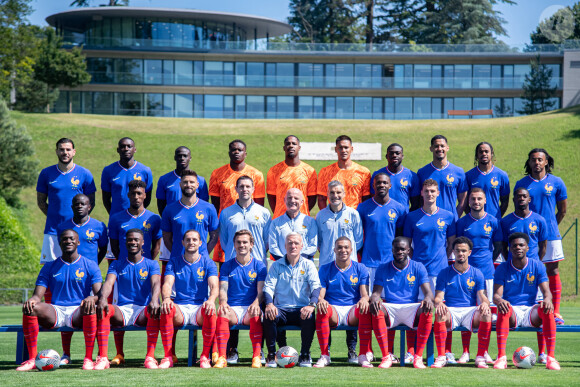 Theo Hernandez, Randal Kolo Muani, Ferland Mendy, Brice Samba, Mike Maignan, Alphonse Areola, Youssouf Fofana, William Saliba, Bradley Barcola, Jules Koundé N’Golo Kanté, Kingsley Coman, Olivier Giroud, Guy Stéphan, Marcus Thuram, Benjamin Pavard, Jonathan Clauss, Ousmane Dembélé Ibrahima Konaté, Eduardo Camavinga, Adrien Rabiot, Antoine Griezmann, Didier Deschamps, Kylian Mbappé, Dayot Upamecano, Warren Zaïre-Emery, Aurélien Tchouameni - Photo Officielle de l'Equipe de France de football de l'Euro 2024 à Clairefontaine le 7 juin 2024.