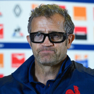 "Pour le groupe, pour la délégation, ça a été vécu comme un traumatisme, une forme de sidération", explique Fabien Galthié
 
Le sélectionneur de l'équipe de France de rugby Fabien Galthié lors de sa conférence de presse très attendue après l'élimination du XV de France en quarts de finale de Coupe du monde face à l'Afrique du Sud, à Paris, France, le 8 novembre 2023. © Federico Pestellini/Panoramic/Bestimage