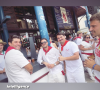 Sophie Tapie et Baptiste Germain sont habillés de la fameuse tenue blanche et du bandana rouge
 
Sophie Tapie et Baptiste Germain sont aux fêtes de Bayonne