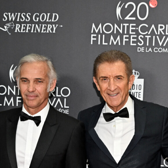Luana et Paul Belmondo, Ezio Greggio et Paul Belmondo durant la soirée de clôture du 20eme Monte Carlo Film Festival de la Comédie, au Grimaldi Forum à Monaco. Le 29 avril 2023. © Bruno Bebert / Bestimage Le Monte Carlo Film Festival de la Comédie est un festival international entièrement dédié à la comédie. Chaque année, cet événement bénéficie de la participation de personnalités du monde de la comédie et du divertissement international, de grands réalisateurs et artistes de renommée mondiale. Ce festival a été conçu et est dirigé par E.Greggio. 