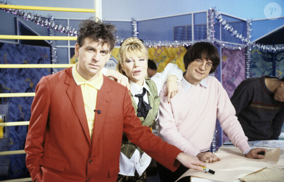 En France, à Paris, sur le plateau de l'émission "Récré A2", de gauche à droite, JACKY (Jacques Jakubowicz), Karen CHERYL et CABU. Date inconnue © Bernard Leguay via Bestimage