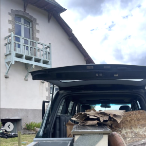 Des images symboliques qu'elle a nourri mélancolie
Lou Doillon a vidé la maison mythique dans le Finistère de sa mère Jane Birkin