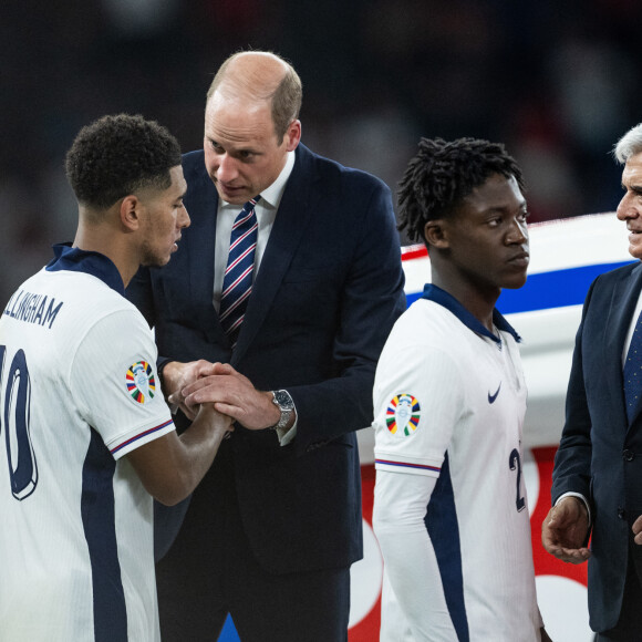 Le prince William, prince de Galles, avec le prince George de Galles, et le roi Felipe VI d'Espagne avec l'infante Sofia dans les tribunes lors de la finale de l'Euro 2024 "Espagne - Angleterre" à l'Olympiastadion à Berlin, le 14 juillet 2024. 