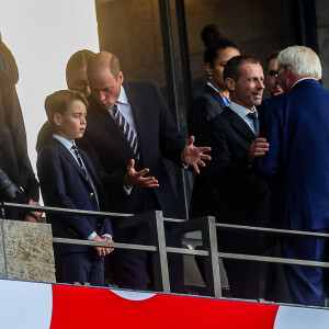 Le prince William, prince de Galles, avec le prince George de Galles, et le roi Felipe VI d'Espagne avec l'infante Sofia dans les tribunes lors de la finale de l'Euro 2024 "Espagne - Angleterre" à l'Olympiastadion à Berlin, le 14 juillet 2024. 