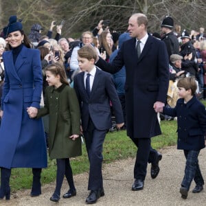 Le prince William, prince de Galles, et Catherine (Kate) Middleton, princesse de Galles, avec leurs enfants le prince George de Galles, la princesse Charlotte de Galles et le prince Louis de Galles - Sandringham, Norfolk, décembre 2023.