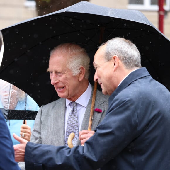 Le roi Charles III d'Angleterre - Le couple royal d'Angleterre sur la la Place Royale pour une séance spéciale de l'Assemblée des États et séance de la Cour Royale à St Helier. Le 15 juillet 2024 © Ian Vogler / MirrorPix / Bestimage 