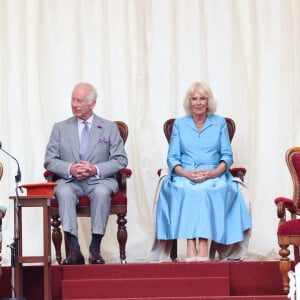 Le roi Charles III d'Angleterre et la reine consort consort, Camilla Parker Bowles - Le couple royal d'Angleterre sur la la Place Royale pour une séance spéciale de l'Assemblée des États et séance de la Cour Royale à St Helier. Le 15 juillet 2024 © Ian Vogler / MirrorPix / Bestimage