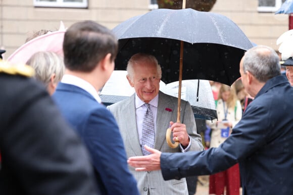 Le roi Charles III d'Angleterre - Le couple royal d'Angleterre sur la la Place Royale pour une séance spéciale de l'Assemblée des États et séance de la Cour Royale à St Helier. Le 15 juillet 2024 © Ian Vogler / MirrorPix / Bestimage 