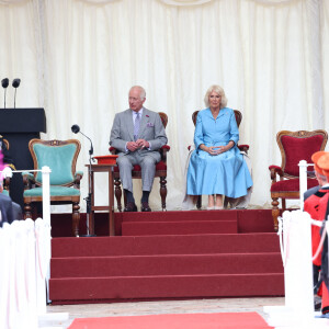 Le roi Charles III d'Angleterre et la reine consort consort, Camilla Parker Bowles - Le couple royal d'Angleterre sur la la Place Royale pour une séance spéciale de l'Assemblée des États et séance de la Cour Royale à St Helier. Le 15 juillet 2024 © Ian Vogler / MirrorPix / Bestimage 