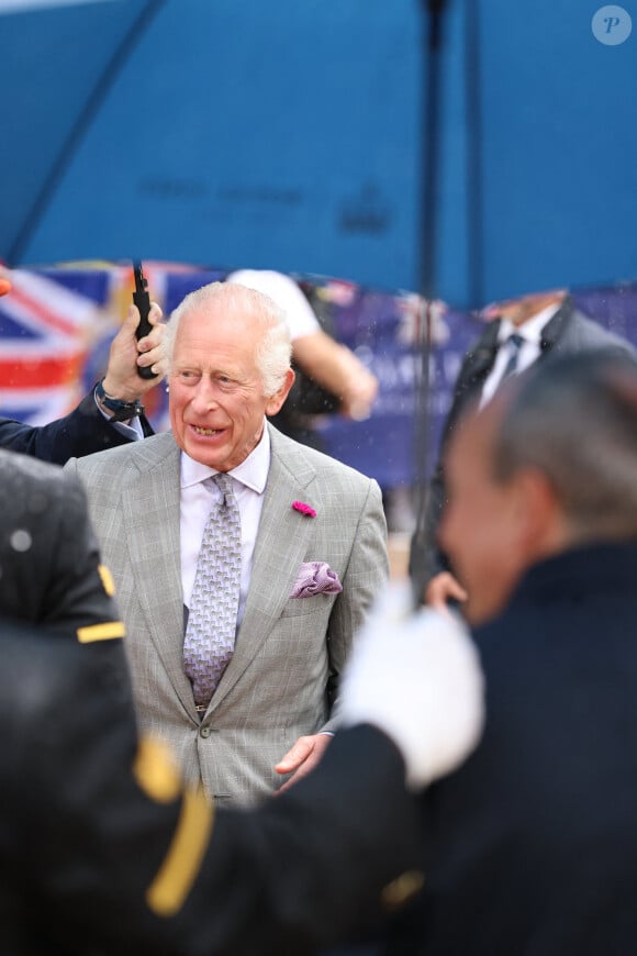 Le roi Charles III d'Angleterre - Le couple royal d'Angleterre sur la la Place Royale pour une séance spéciale de l'Assemblée des États et séance de la Cour Royale à St Helier. Le 15 juillet 2024 © Ian Vogler / MirrorPix / Bestimage 