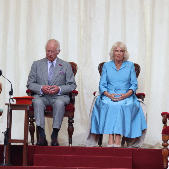 Le roi Charles III d'Angleterre et la reine consort consort, Camilla Parker Bowles - Le couple royal d'Angleterre sur la la Place Royale pour une séance spéciale de l'Assemblée des États et séance de la Cour Royale à St Helier. Le 15 juillet 2024 © Ian Vogler / MirrorPix / Bestimage 