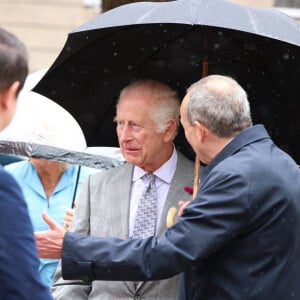 Le roi Charles III d'Angleterre - Le couple royal d'Angleterre sur la la Place Royale pour une séance spéciale de l'Assemblée des États et séance de la Cour Royale à St Helier. Le 15 juillet 2024 © Ian Vogler / MirrorPix / Bestimage 