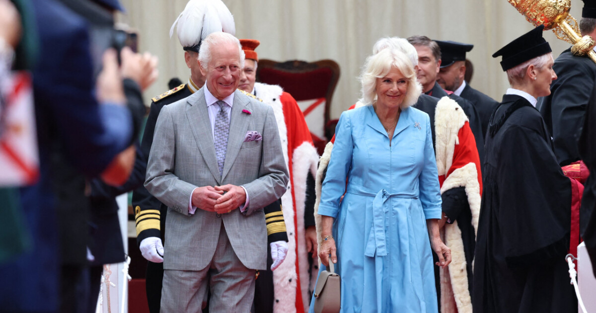 Camilla et Charles III : un couple ose un geste sans équivoque sous ...