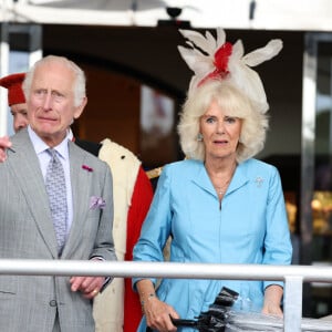 La reine Camilla et le roi Charles III lors d'une visite à Jersey ce lundi 15 juillet 2024 © Ian Vogler/MirrorPix/Bestimage