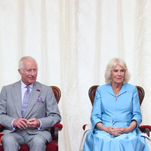 Le roi Charles III d'Angleterre et la reine consort consort, Camilla Parker Bowles - Le couple royal d'Angleterre sur la la Place Royale pour une séance spéciale de l'Assemblée des États et séance de la Cour Royale à St Helier. Le 15 juillet 2024 © Ian Vogler / MirrorPix / Bestimage