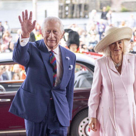 Le roi Charles III et la reine Camilla (Le roi Charles III d'Angleterre et Camilla Parker Bowles, reine consort d'Angleterre) visitent le Senedd à Cardiff pour célébrer les 25 ans du Parlement gallois. Le 11 juillet 2024. © GoffPhotos/Bestimage