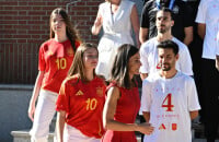 Leonor et Sofia d'Espagne entourées de beaux sportifs, ce petit détail dans leur look qui prouvent leur coquetterie