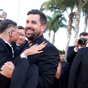 Artus et un des acteurs du film "Un p'tit truc en plus" - Montée des marches du film " Le comte de Monte-Cristo " lors du 77ème Festival International du Film de Cannes, au Palais des Festivals à Cannes. Le 22 mai 2024 © Jacovides-Moreau / Bestimage 