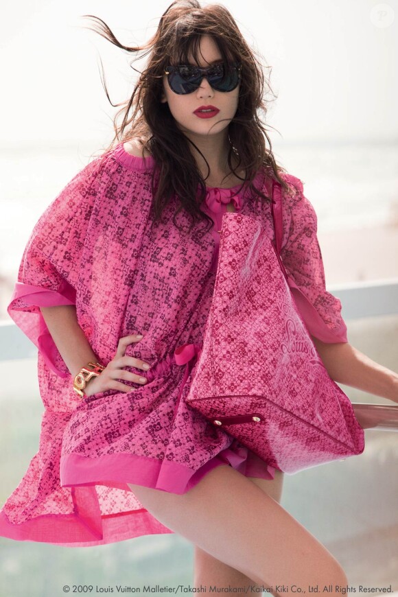 Daisy Lowe pour la collection Cosmic Blossom de la maison de couture Louis Vuitton
