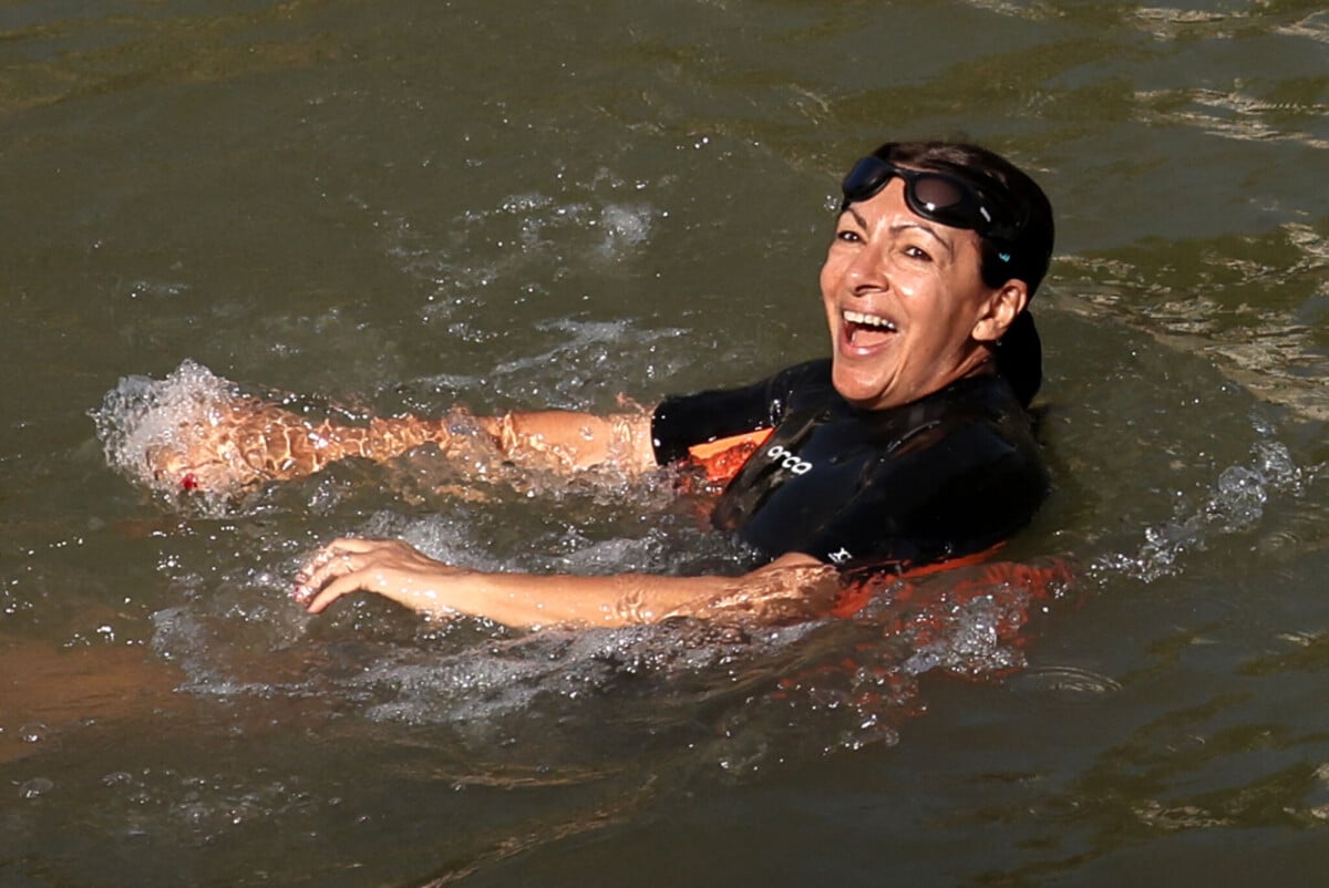 Photo JO 2024 La maire de Paris Anne Hidalgo s est baignée dans la Seine à Paris le 17