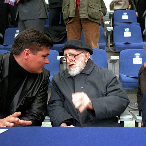 David Douillet, abbé Pierre et Gérard Depardieu lors de la finale de la coupe de la ligue de football opposant Lyon à Monaco au stade de France