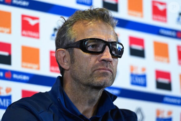 Le sélectionneur de l'équipe de France de rugby Fabien Galthié lors de sa conférence de presse très attendue après l'élimination du XV de France en quarts de finale de Coupe du monde face à l'Afrique du Sud, à Paris, France, le 8 novembre 2023. © Federico Pestellini/Panoramic/Bestimage