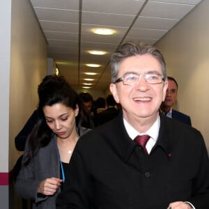 La proche de Jean-Luc Mélenchon ne mâche jamais ses mots quand il s'agit de dire les termes. 
Jean-Luc Mélenchon, candidat à l'élection présidentielle de la "France Soumise" et sa conseillère et compagne Sophia Chikirou sur le plateau du ''Grand Débat'' des 11 candidats à l'élection présidentielle organisé par les chaînes de télévision BFM TV et CNews, à La Plaine-Saint-Denis, banlieue parisienne, France, le 4 avril 2017. © Dominique Jacovides/Bestimage